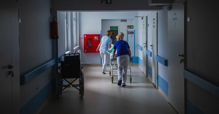 #SzanujMedyka. Służby medyczne przytłoczone skalą hejtu i agresji ze strony pacjentów