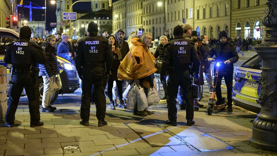 Policja przy Ludwigstrasse. Zdjęcie ilustracyjne