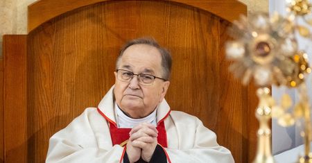 Gorsze wyniki fundacji o. Rydzyka. "Bogatsi mają pozaszywane kieszenie"