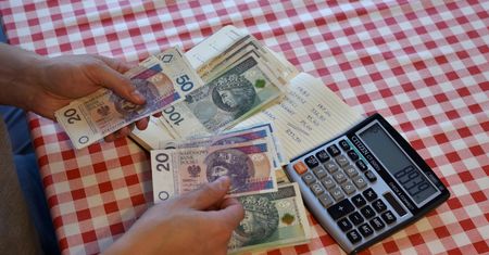 Polacy zadłużają się w parabankach na potęgę. Eksperci biją na alarm