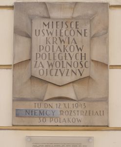 Warszawa. Wysokie koszty naprawy zniszczonych tablic