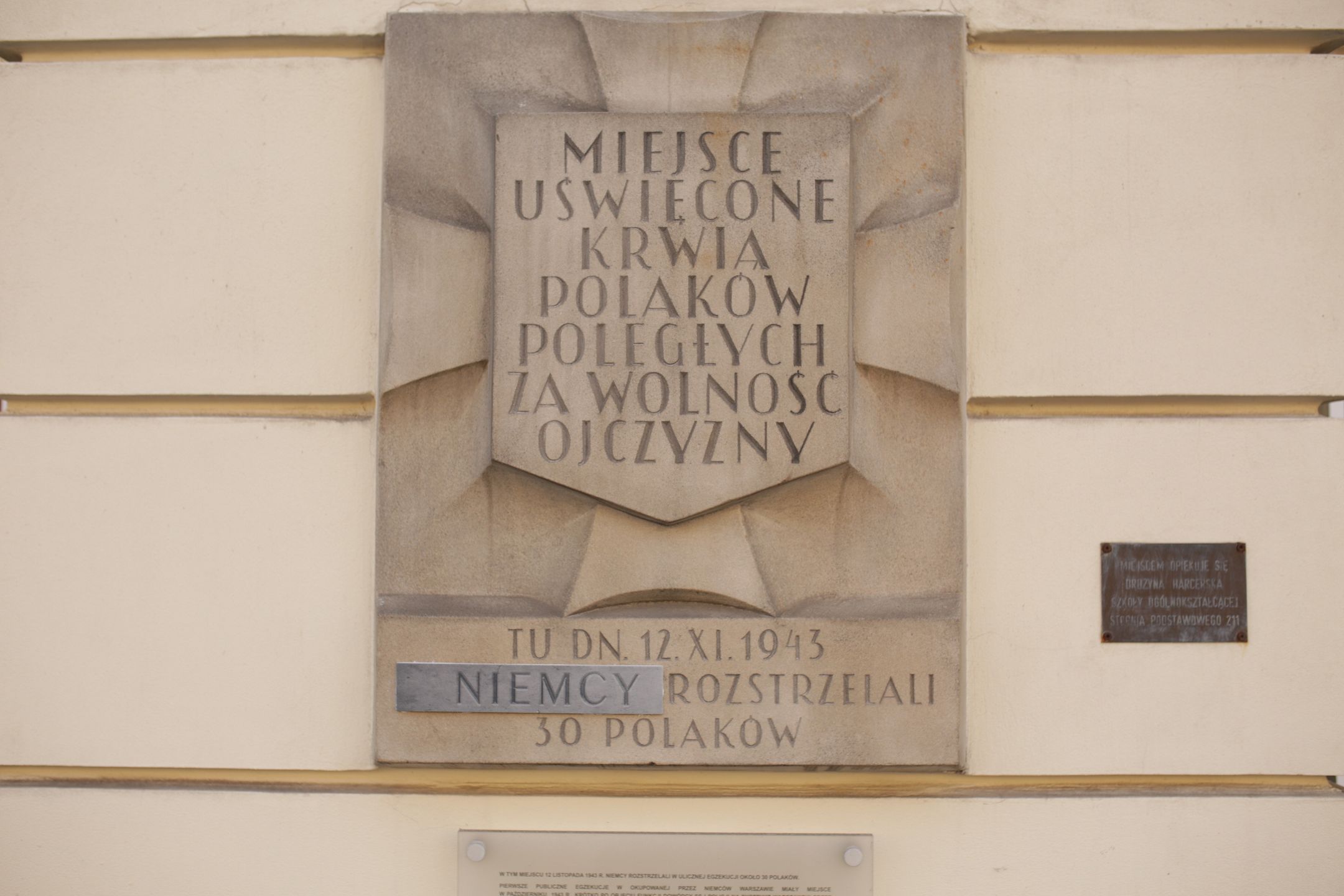 Warszawa. Zniszczone tablice