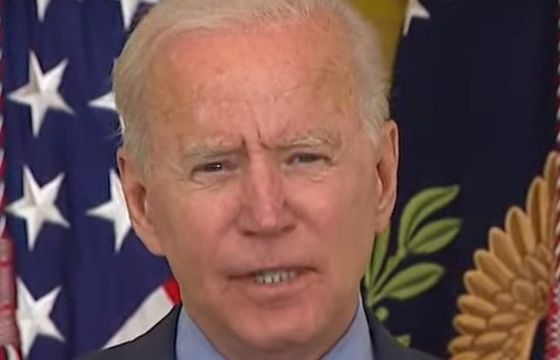 Biden namawia koncerny, w Disneya i Microsoft, do szczepień pracowników przeciwko Covid-19