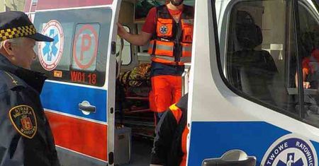 Wycieńczony 32-latek. Leżał na ulicy w Warszawie, ludzie nie reagowali