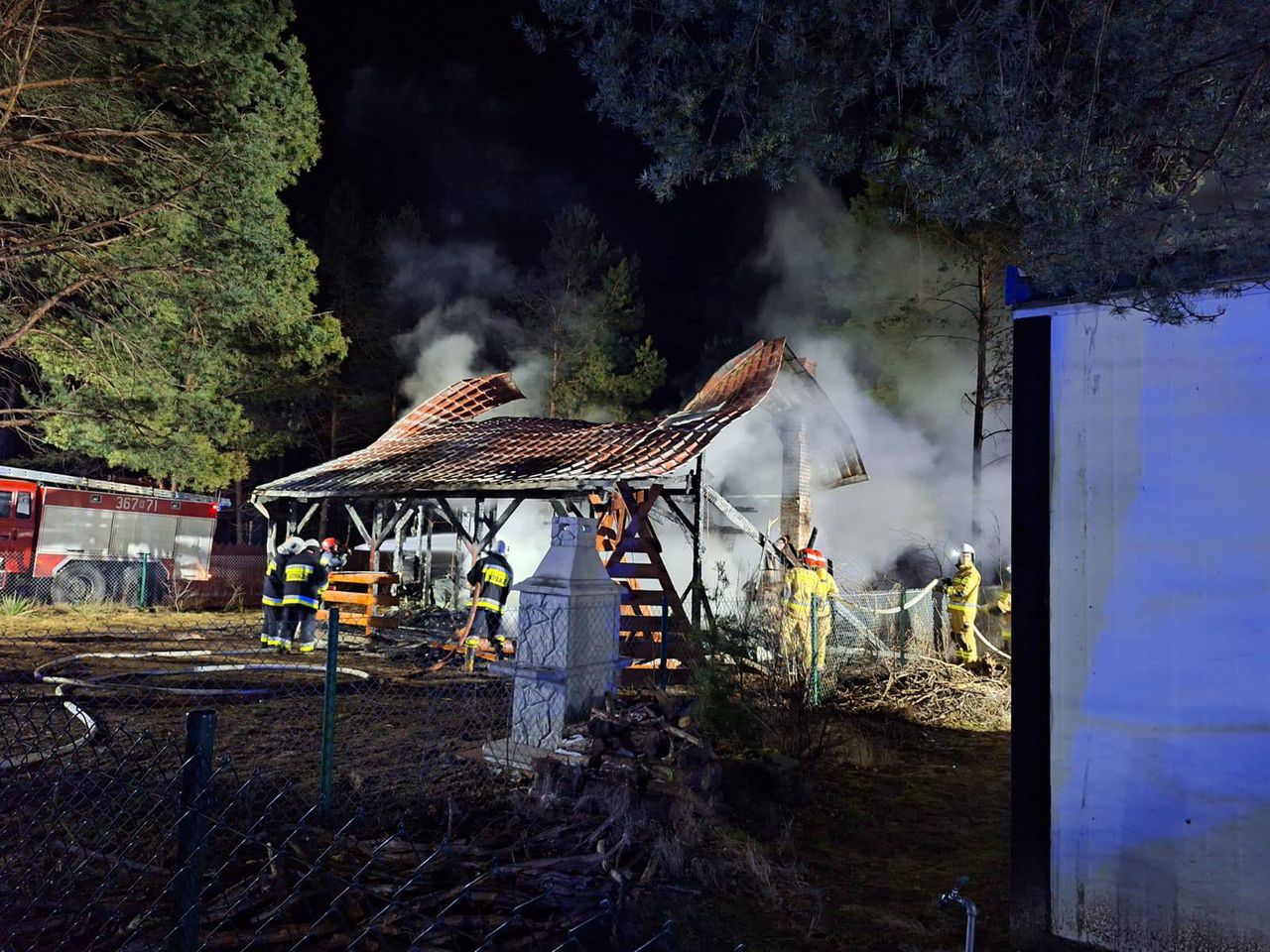 Pożar domku letniskowego w Lipiankach. W akcji