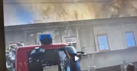 Podpalenie kamienicy w centrum Pabianic. Policjanci zatrzymali sprawcę, który decyzją sądu został aresztowany. Grozi mu surowa kara