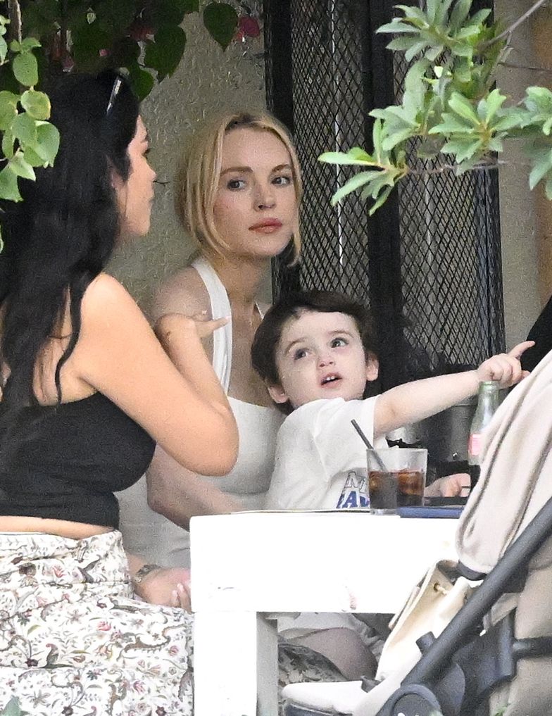 Rzadko widywana Lindsay Lohan na rodzinnym spacerze