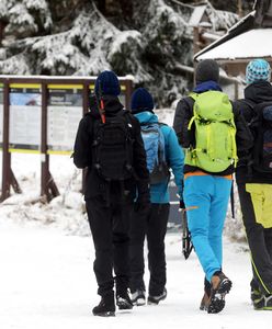 Ferie zimowe, wyjazd w góry? Oni znaleźli na to sposób. "SMS od cioci"