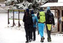 Ferie zimowe, wyjazd w góry? Oni znaleźli na to sposób. "SMS od cioci"