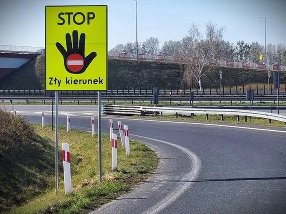 Ostrowia Mazowiecka: O włos od tragedii na S-61. Ciągnik rolniczy pod prąd na ekspresówce