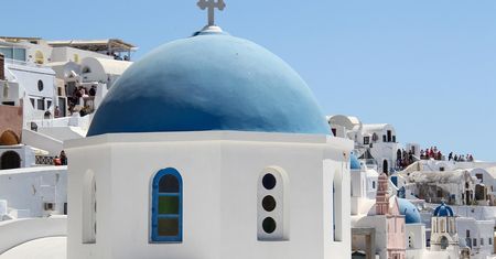 Santoryn wstrząśnięty serią trzęsień ziemi – mieszkańcy i turyści opuszczają wyspę