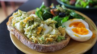 Tak wygląda dieta dobra dla serca. Eksperci wskazali, czego jeść więcej