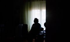 Wyrzuciła oszczędności przez okno. Nikt nie chce ich zwrócić