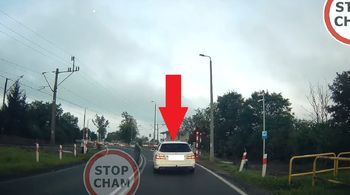 "Szeryf" w Mercedesie dał popis. Nagranie niesie się po sieci