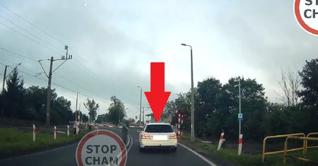 "Szeryf" w Mercedesie dał popis. Nagranie niesie się po sieci