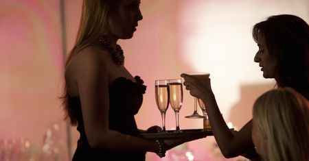 Magda pracuje w klubie. Mówi, co robią żonaci po 40-tce