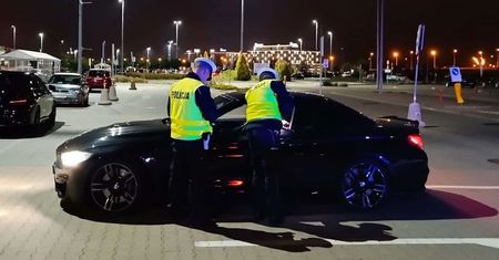 Policja udaremniła nielegalne wyścigi. Mandaty na ponad 50 tys. zł