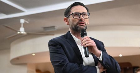 Orlen zlecał inwigilację polityków opozycji? "Nie ma związku"
