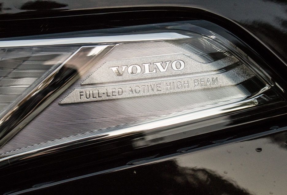 Volvo XC90 - adaptacyjne światła LED