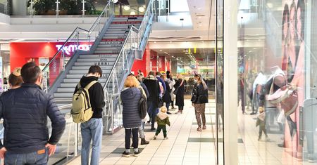 Rząd PiS rozważa poluzowanie obostrzeń. Znamy szczegóły