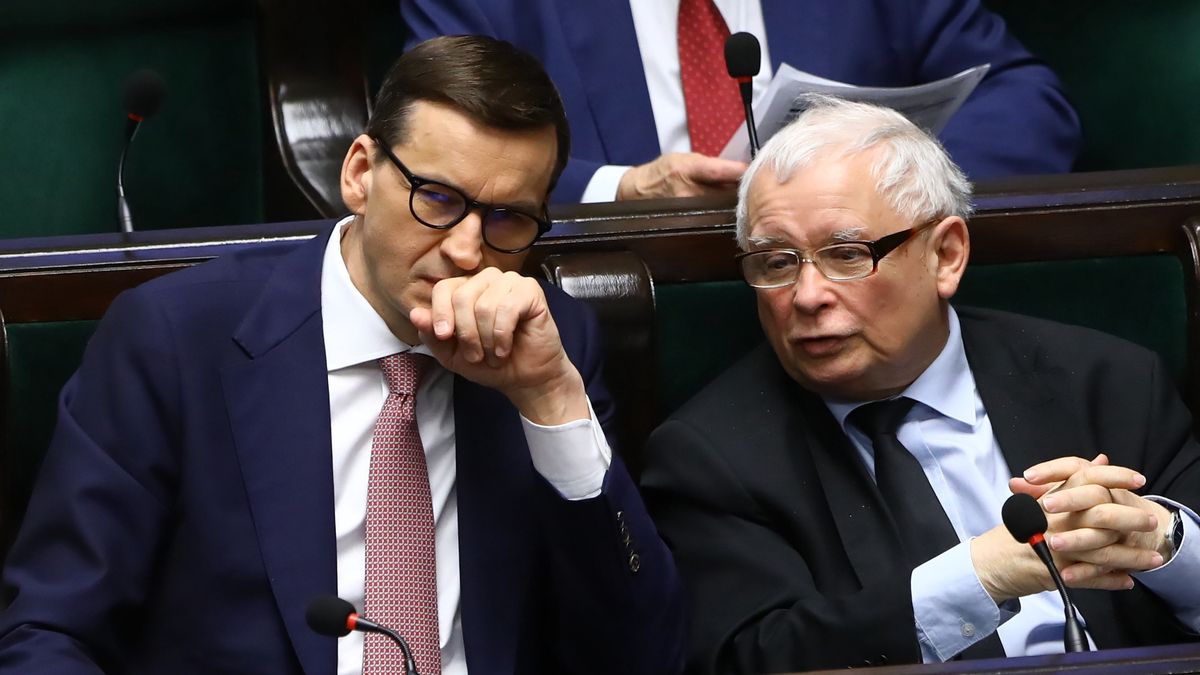 Mateusz Morawiecki, Jaros�aw Kaczy�skiRafa� Guzparlament, parlamentu, posiedzenie, pos�owie, sala, sejm, sejmowa, sejmowej, sejmu, 9, 9., Dziewi�ta, IX kadencja, kadencji, Obrady, Polityka, Posiedzenie Sejmu, Sala plenarna posiedze� obrad, Sejm RP
