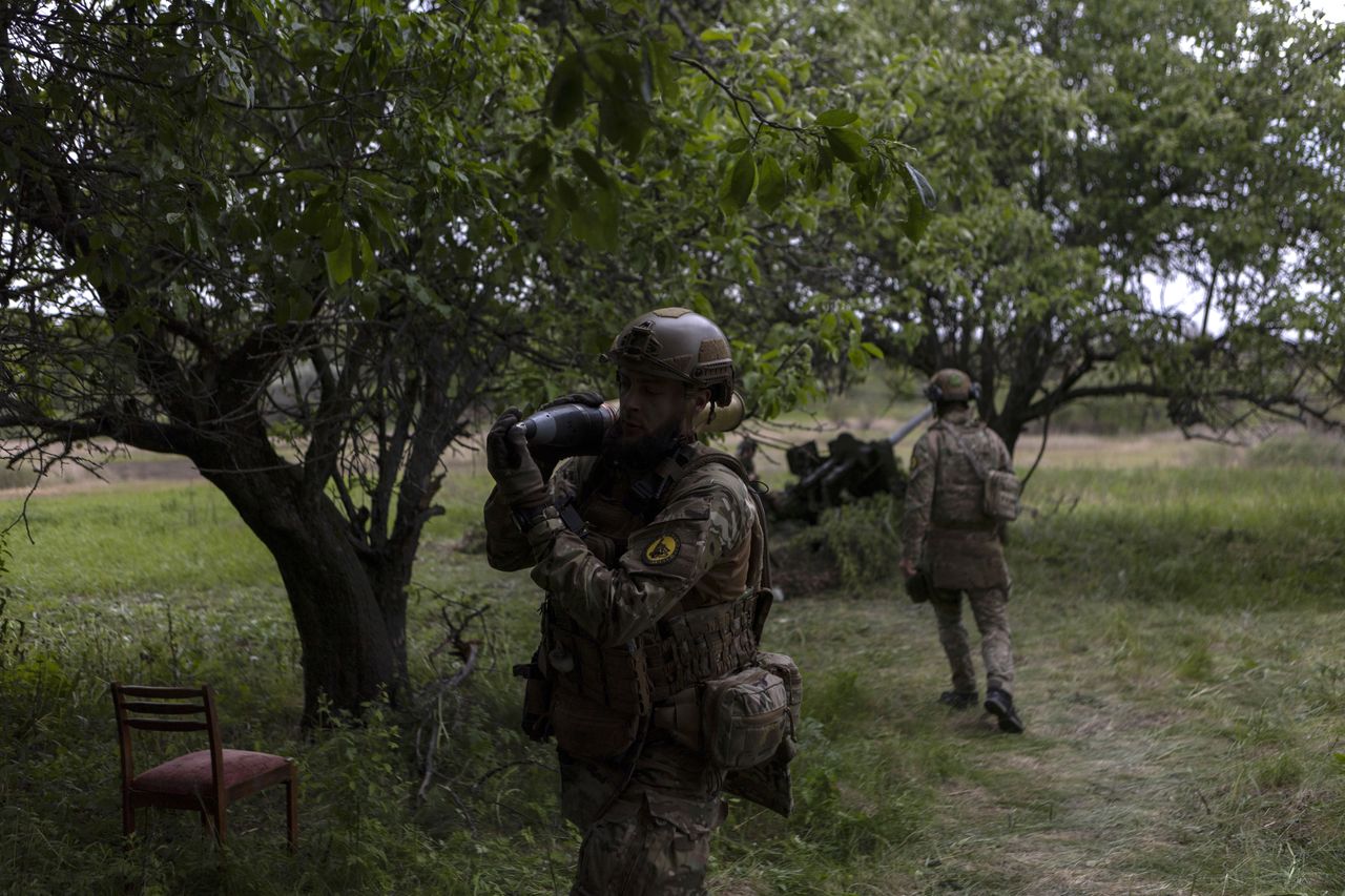 Russian forces claim capture of key Ukrainian villages, fighting continues