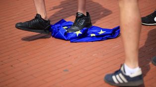 Katowice: Antyimigrancki marsz kibiców. Mocny sprzeciw środowisk akademickich. "Nie dla nienawiści wobec uchodźców"