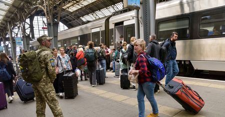 Uciekają przed wojną. Polska przyjęła najwięcej uchodźców