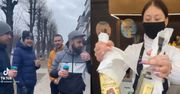 Mimo wojny, humor nie opuszcza Ukraińców. To wideo nagrano 15 km od granicy