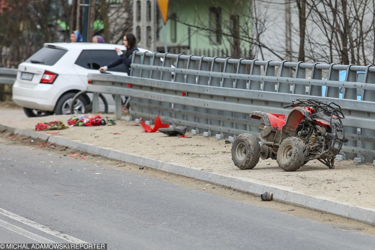 Chłopiec jeździł czterokołowcem bez opieki rodziców po wsi Ratułów. Nagle wyjechał z bocznej drogi wprost pod nadjeżdżające auto.