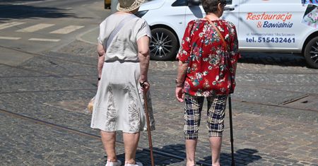 Emerytura bez pracy na etacie. Jakie świadczenia przysługują kobietom?