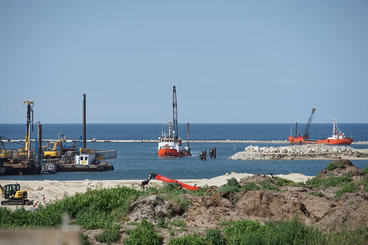 PiS dopiął swego. Za chwilę "spektakularne" otwarcie Mierzei. Nastroje? Bojowe