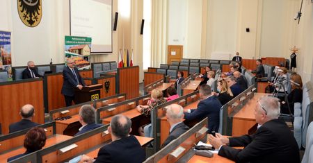 Dolny Śląsk. Promesy na inwestycje w gospodarkę wodno-ściekową oraz Odnowę Dolnośląskiej Wsi