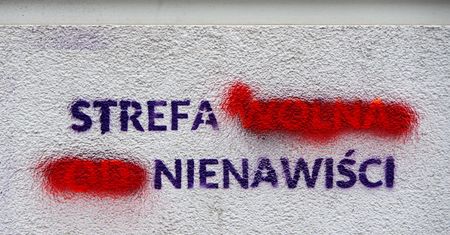 Mowa nienawiści w Polsce. Komisja Europejska wszczyna procedurę
