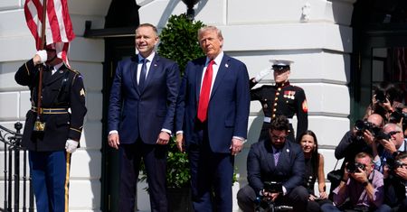 "Rujnuje narrację Orbana". Ukraińcy ocenili wizytę Nawrockiego w USA