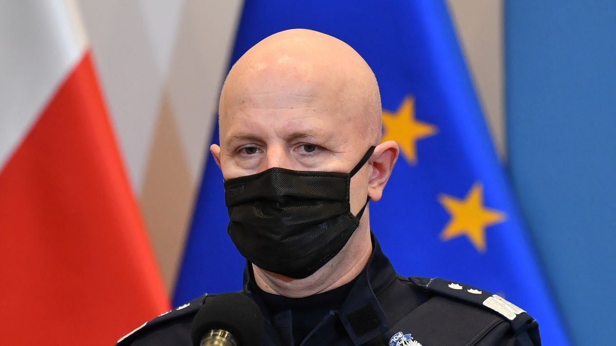 Warszawa, 26.03.2021. Koronawirus w Polsce. Komendant główny Policji gen. insp. Jarosław Szymczyk podczas konferencji prasowej w Warszawie, 26 bm. Spotkanie dotyczyło przestrzegania obostrzeń w związku z epidemią koronawirusa. (aldg) PAP/Radek Pietruszka
