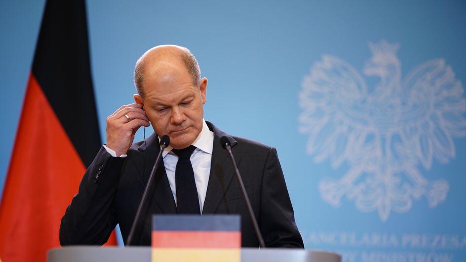 German Chancellor Olaf Scholz travels to Polandepa09639249 German Chancellor Olaf Scholz during a joint press conference with Polish Prime Minister Mateusz Morawiecki (not in the picture) in Warsaw, Poland, 12 December 2021. On his second trip, after taking office on 08 December 2021 and and in first place visiting France and the EU in Brussels, German Chancellor Olaf Scholz travels to Poland.  EPA/CLEMENS BILAN Dostawca: PAP/EPA.CLEMENS BILAN