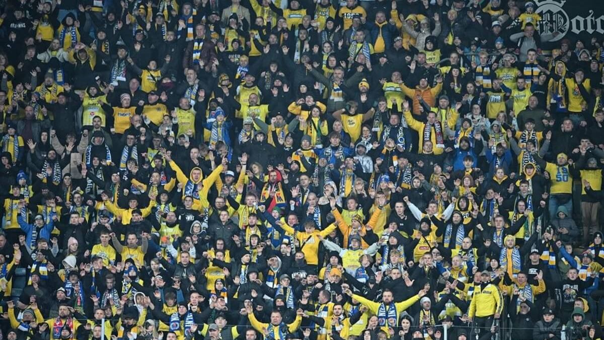 Kibice Motoru na trybunach stadionu Arena Lublin
