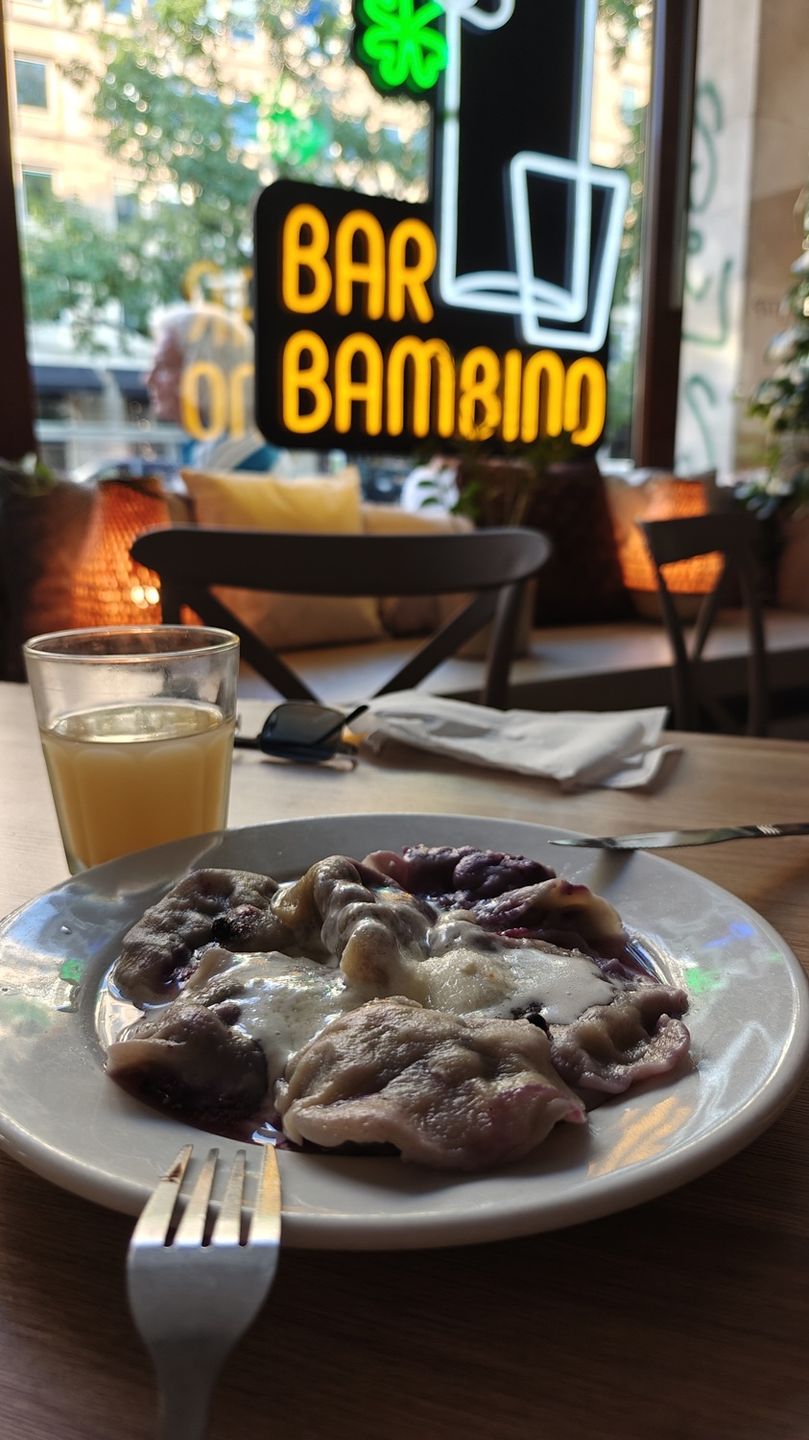 Bar Mleczny "Bambino" w Warszawie. Test pierogów z jagodami
