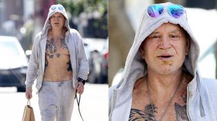 Smutny widok: 73-letni Mickey Rourke i jego nagi tors snują się ulicami Los Angeles (FOTO)