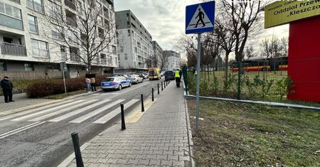 Dwa potrącenia w tym samym czasie Warszawie. Jeden z kierowców uciekł