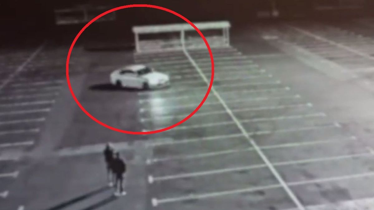 20-latek driftował na pustym parkingu