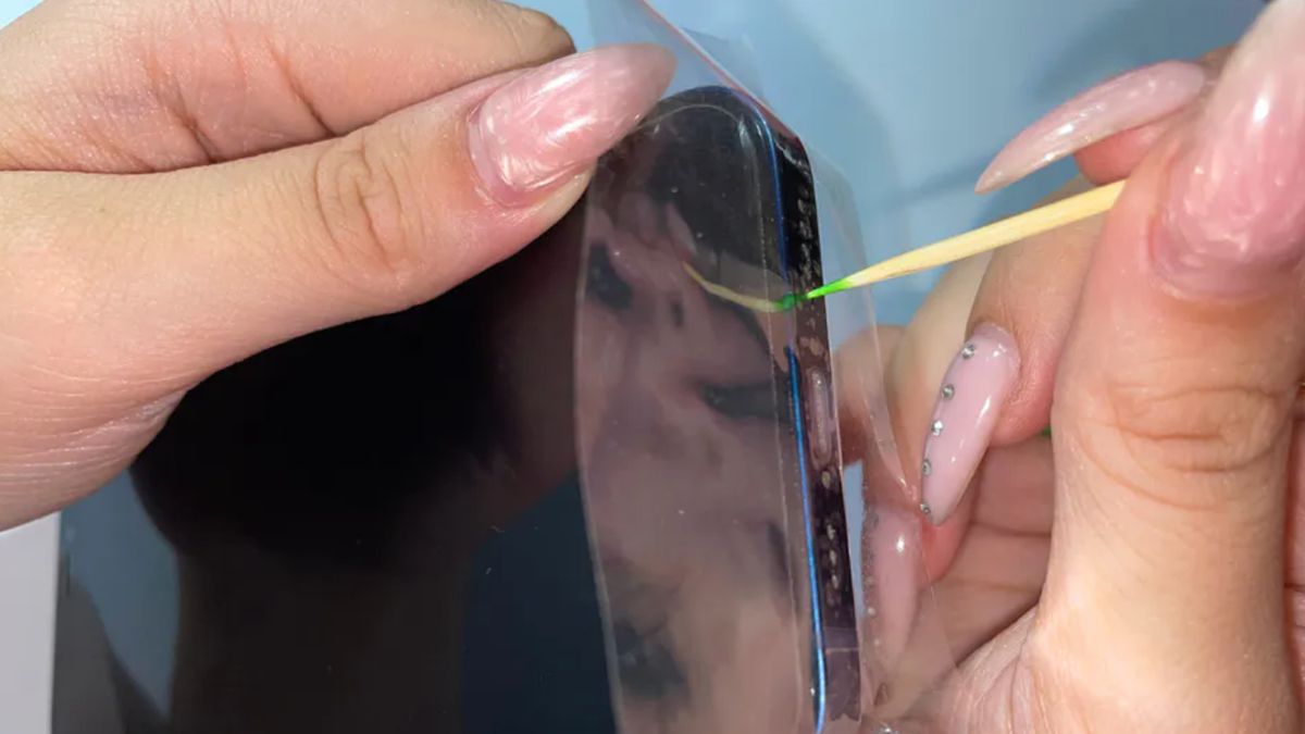 Głośnik w telefonie możesz wyczyścić wykałaczką