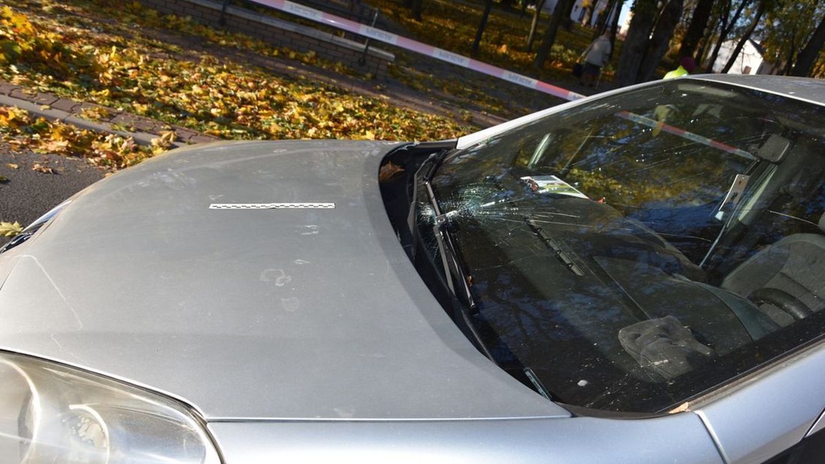 Kierowca samochodu osobowego potrącił nastolatków