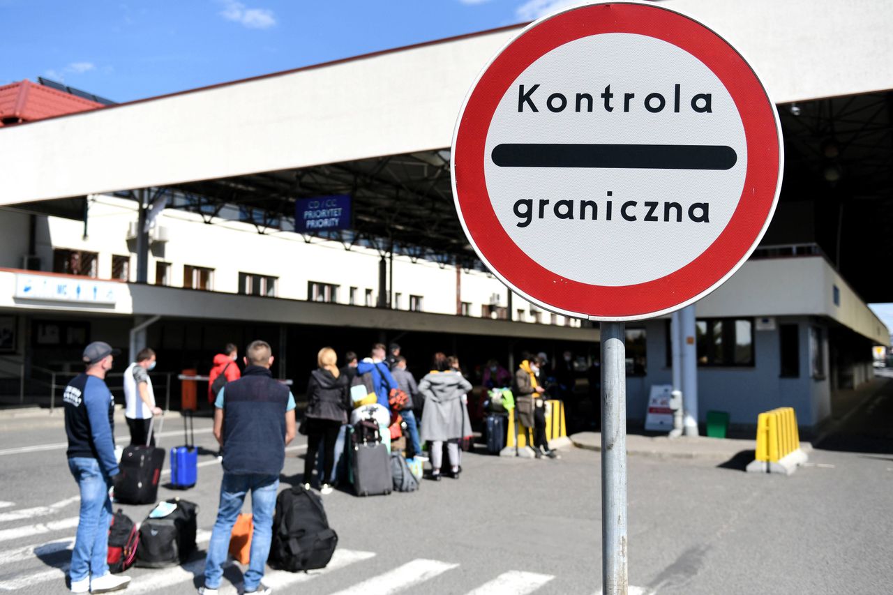 Koronawirus. Sąsiedzi chcą otwarcia granic. Mini-Schengen bez Polski?