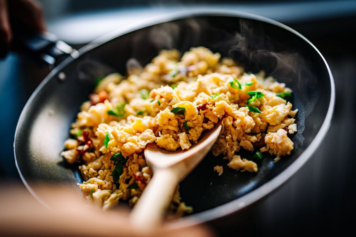 Mastering the art of creamy scrambled eggs