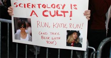 "Uwolnijcie Katie, zatrzymajcie Toma."