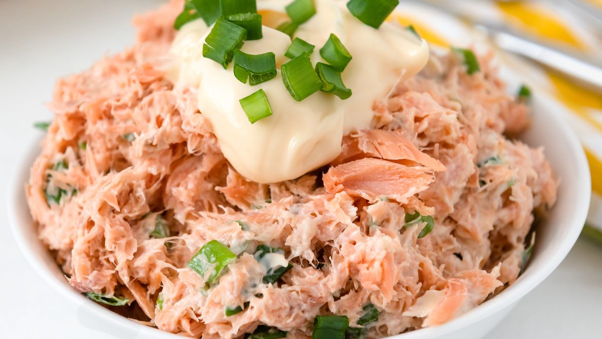 Pasta rybna z wędzonym pstrągiem zachwyca smakiem