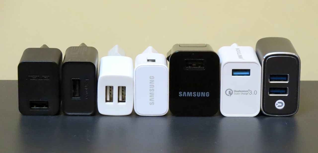 Modele od lewej: Asus PA-1070-07, Lenovo C-P63, Motorola 5006ABV0500115, Samsung EP-TA20EWE, Samsung ETA-P10XBE, Voxlink CEHC0377, Voxlink HMCG0007