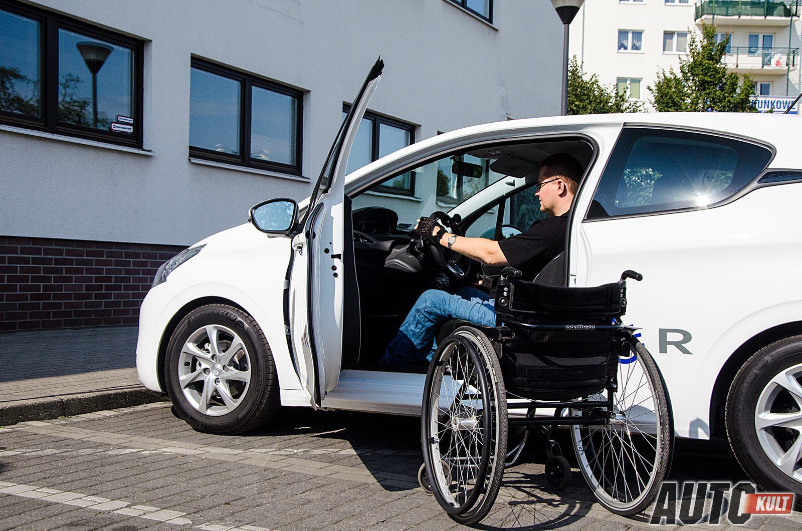 Peugeot 208 1,2 PureTech Active "Bez barier" - test [galeria] 10